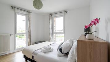 2 chambres, fer et planche à repasser, Wi-Fi, draps fournis