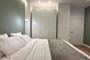 1 habitación, tabla de planchar con plancha, cuna de viaje y wifi 