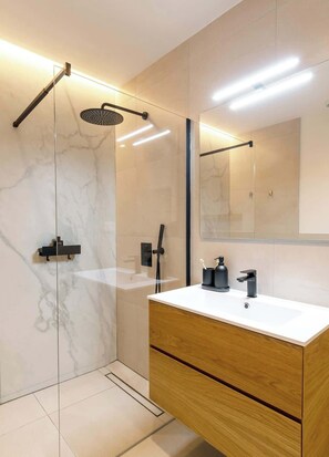 Douche, séchoir à cheveux