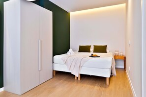 1 slaapkamer, een bureau, een strijkplank/strijkijzer, wifi