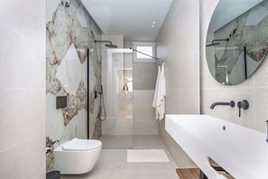 Een douche, een haardroger