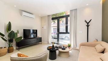 Een televisie en een kantoor