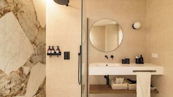 Een douche, een haardroger