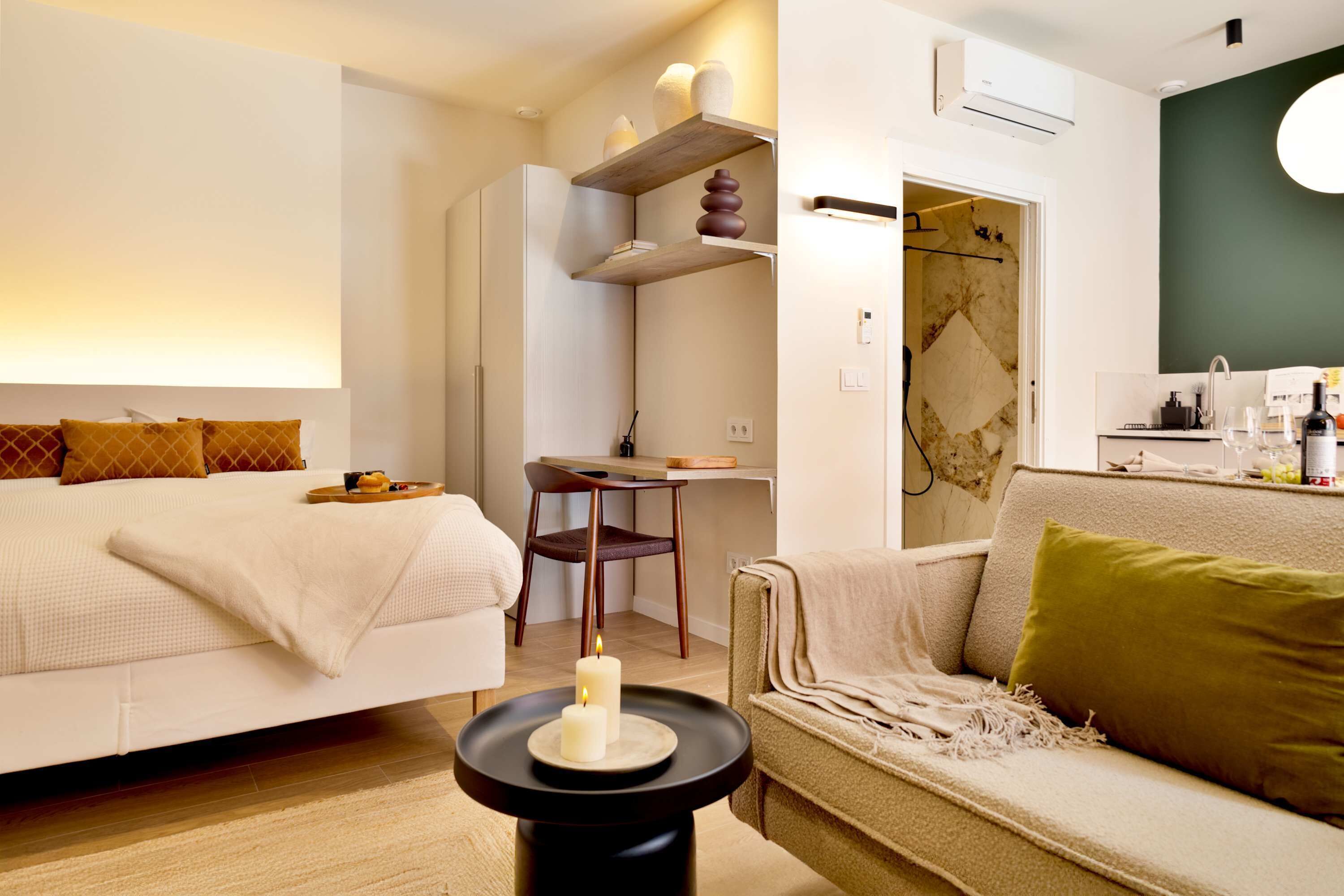 1 dormitorio, escritorio, tabla de planchar con plancha y wifi