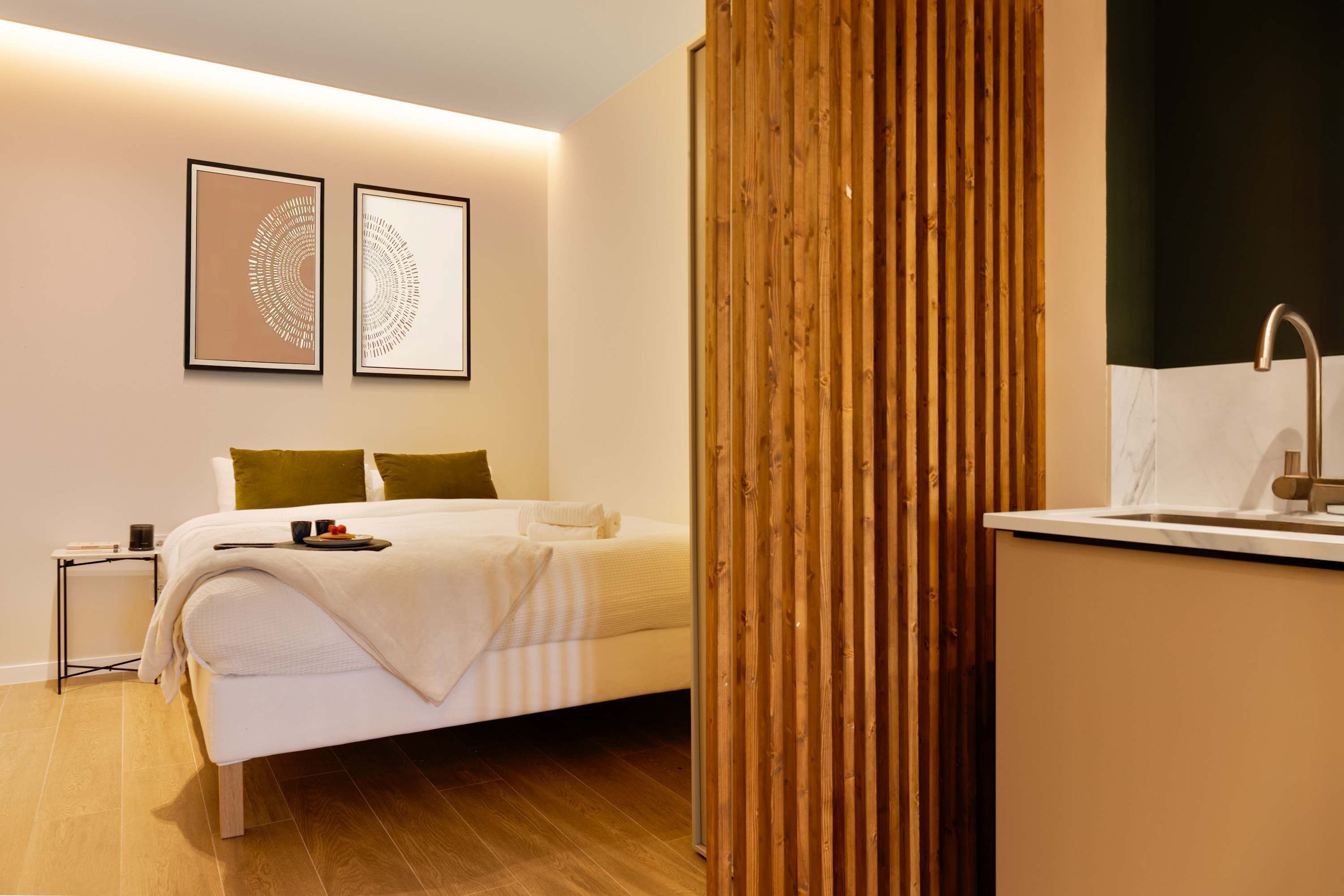 1 slaapkamer, een bureau, een strijkplank/strijkijzer, wifi