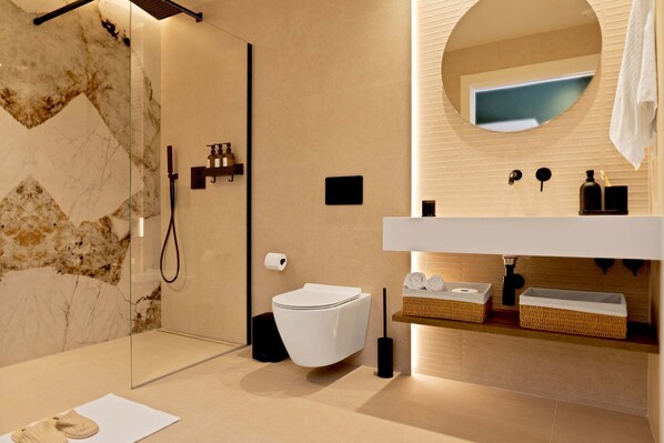Shower, hair dryer, towels, shampoo