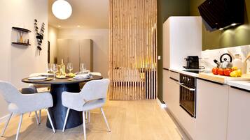 Coffee/tea maker, fridge, microwave, oven