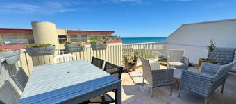 Apartment 1st line Sea view, direct beach access