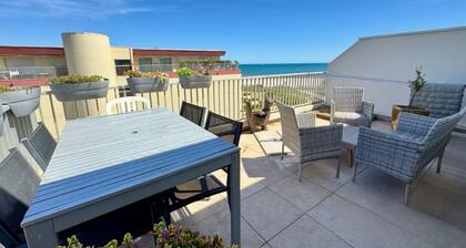 Apartment 1st line Sea view, direct beach access