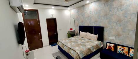 1 bedroom, iron/ironing board, WiFi, bed sheets