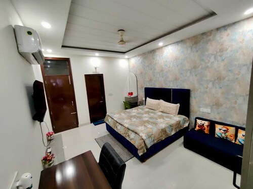 Charming 1-bedroom apartment with AC, WiFi, Smart Tv-40inch in tranquil zirakpur