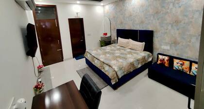 Charming 1-bedroom apartment with AC, WiFi, Smart Tv-40inch in tranquil zirakpur