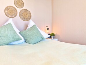 1 bedroom, WiFi, bed sheets