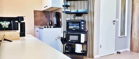 Micro-ondes, four, plaque de cuisson