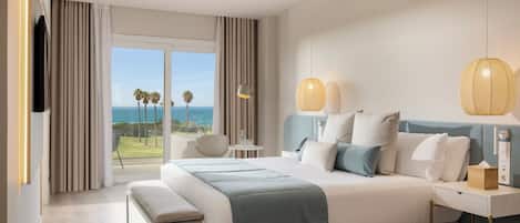 Junior kamer, 1 twee- of 2 eenpersoonsbedden, uitzicht op zee (Dolce Vita "The One") | Een kluis op de kamer, een bureau, gratis wifi