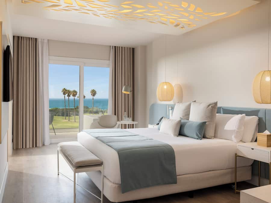 Junior kamer, 1 twee- of 2 eenpersoonsbedden, uitzicht op zee (Dolce Vita "The One") | Een kluis op de kamer, een bureau, gratis wifi