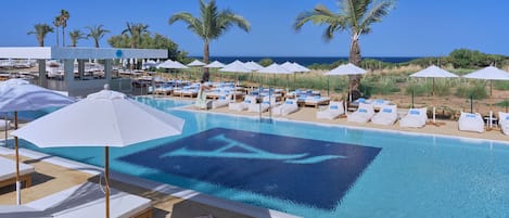 2 outdoor pools