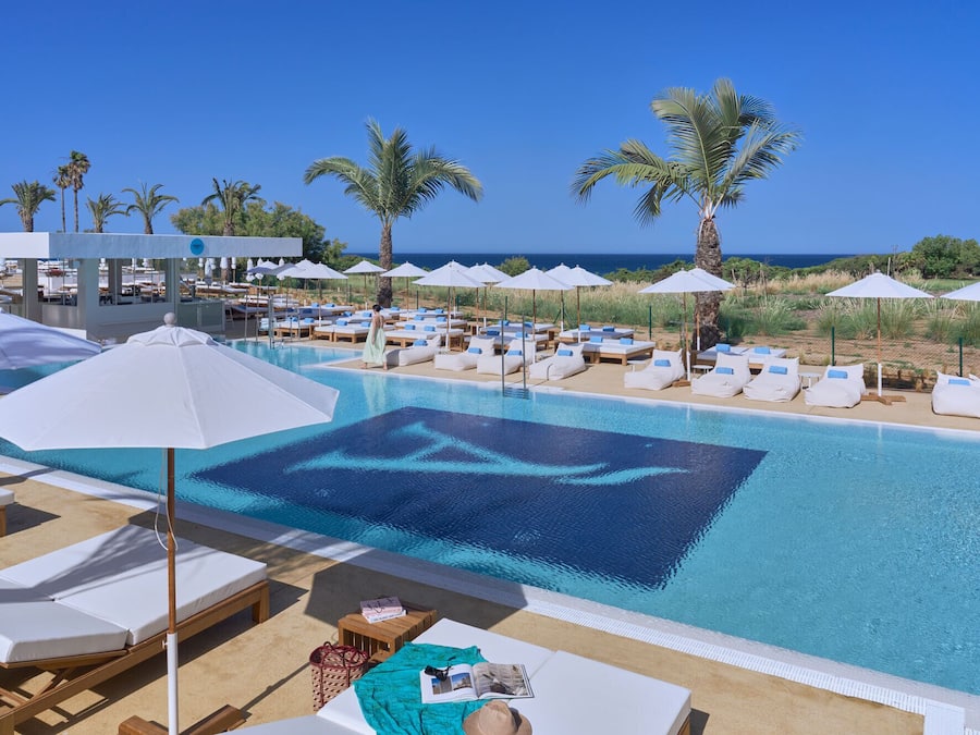 2 outdoor pools