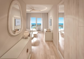 Junior kamer, 1 twee- of 2 eenpersoonsbedden, uitzicht op zee (Dolce Vita "The One") | Een kluis op de kamer, een bureau, gratis wifi