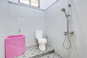 Phòng đơn | Phòng tắm | Buồng tắm vòi sen, khăn tắm, xà phòng