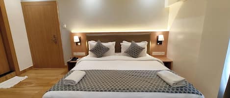 Habitación doble ejecutiva | Ropa de cama hipoalergénica y caja de seguridad en la habitación