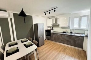 Køleskab, mikrobølgeovn, ovn, kogeplade