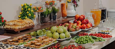 Free daily buffet breakfast