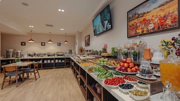 Free daily buffet breakfast