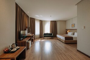 Deluxe Studio Suite, City View | In-room safe, desk, laptop workspace, soundproofing - City Park Inn Baku (Baku)