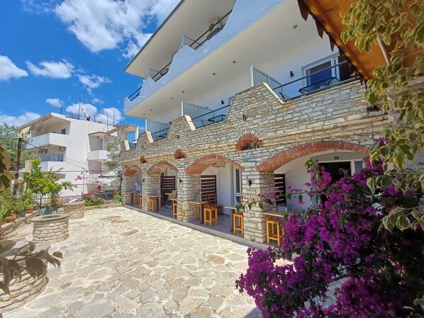 Front of property - Velco BB Himara (Himarë)