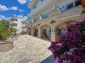 Front of property - Velco BB Himara (Himarë)