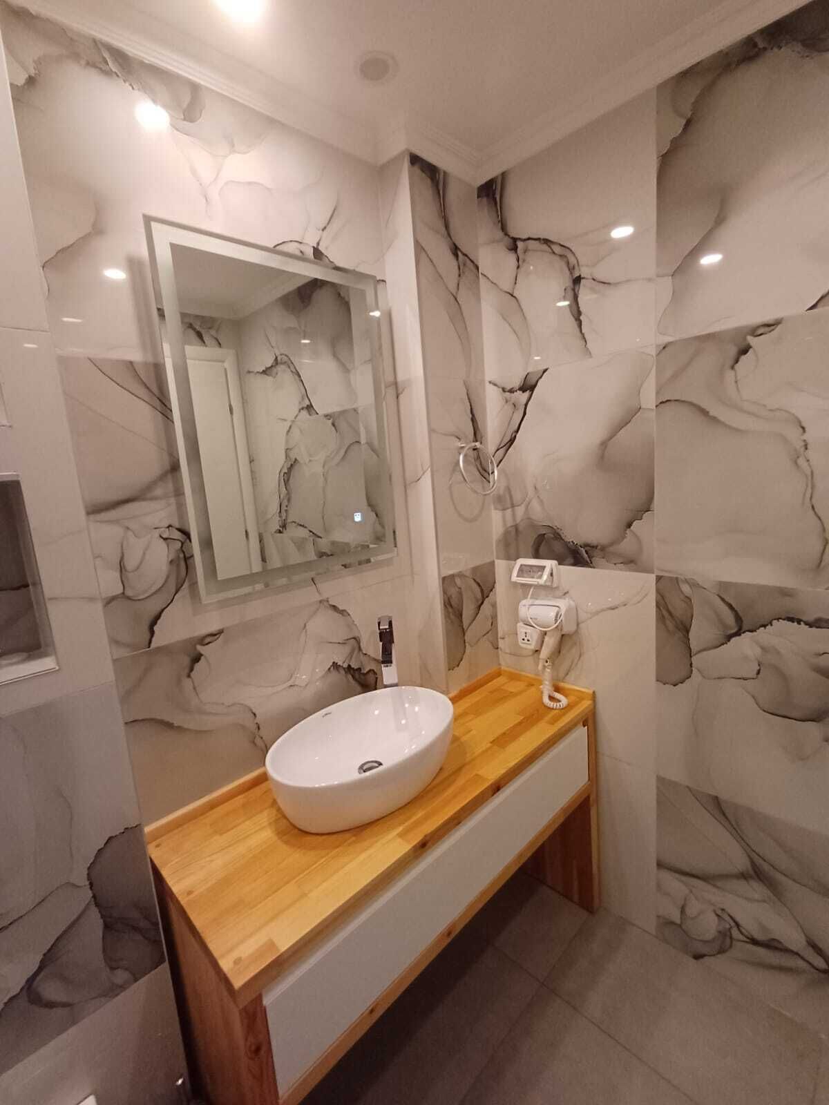 Deluxe Triple Room | Bathroom