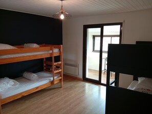 3 bedrooms, WiFi