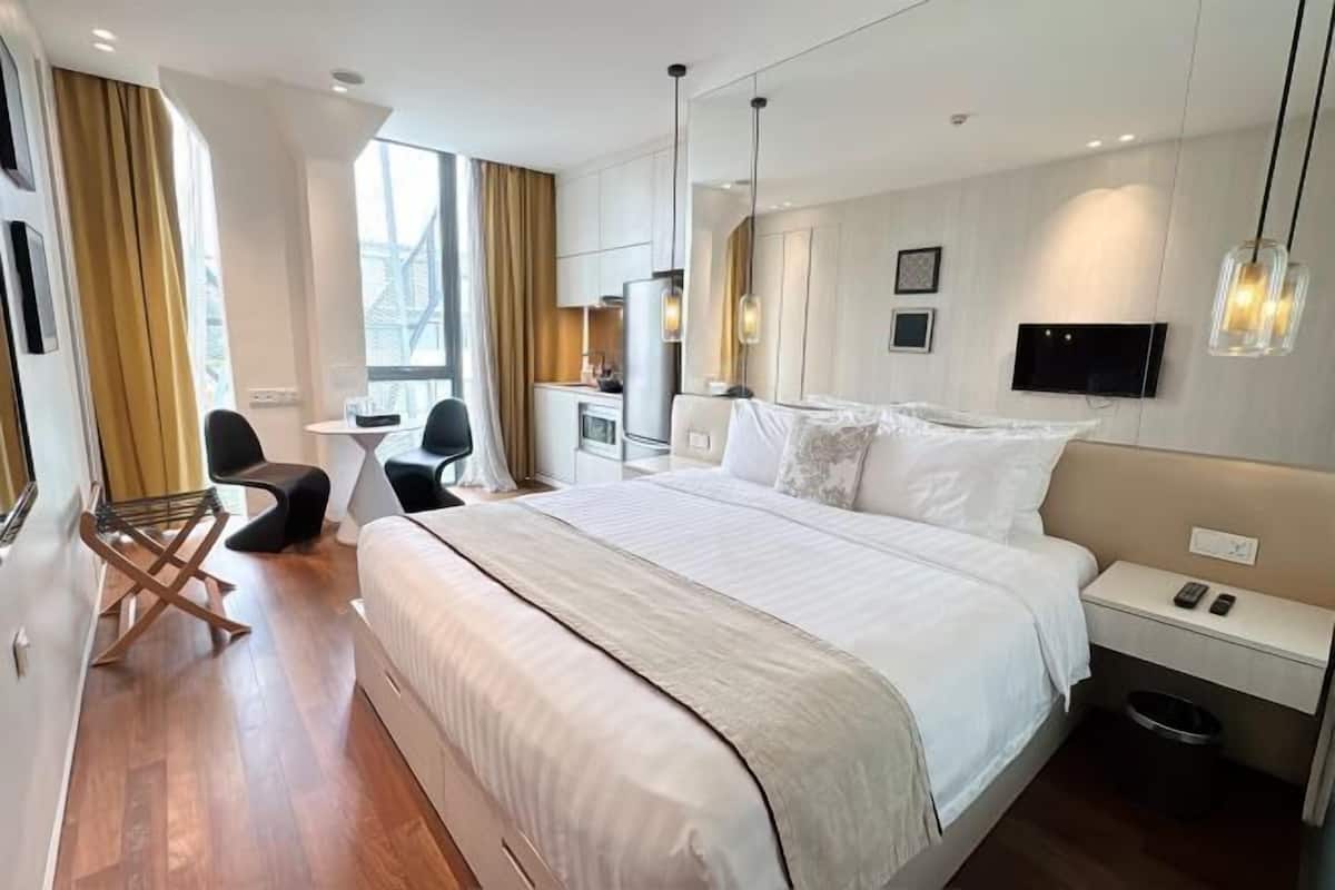 1 bedroom, in-room safe, desk, laptop workspace