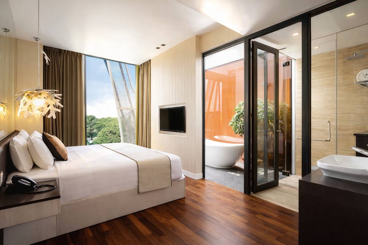 Executive One Bedroom With Balcony | ตู้นิรภัยในห้องพัก, โต๊ะทำงาน, พื้นที่ทำงานแบบใช้แล็ปท็อป