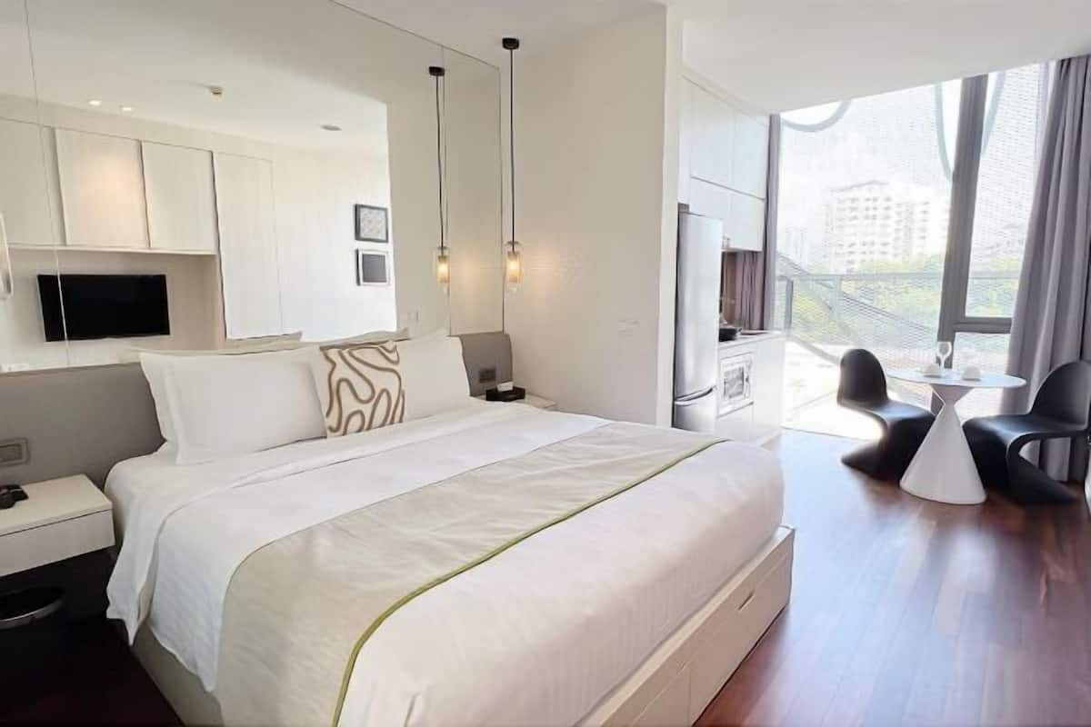 1 bedroom, in-room safe, desk, laptop workspace