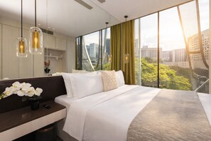 In-room safe, desk, laptop workspace, iron/ironing board - Liv Residences Serviced Apartment Novena (Singapore)