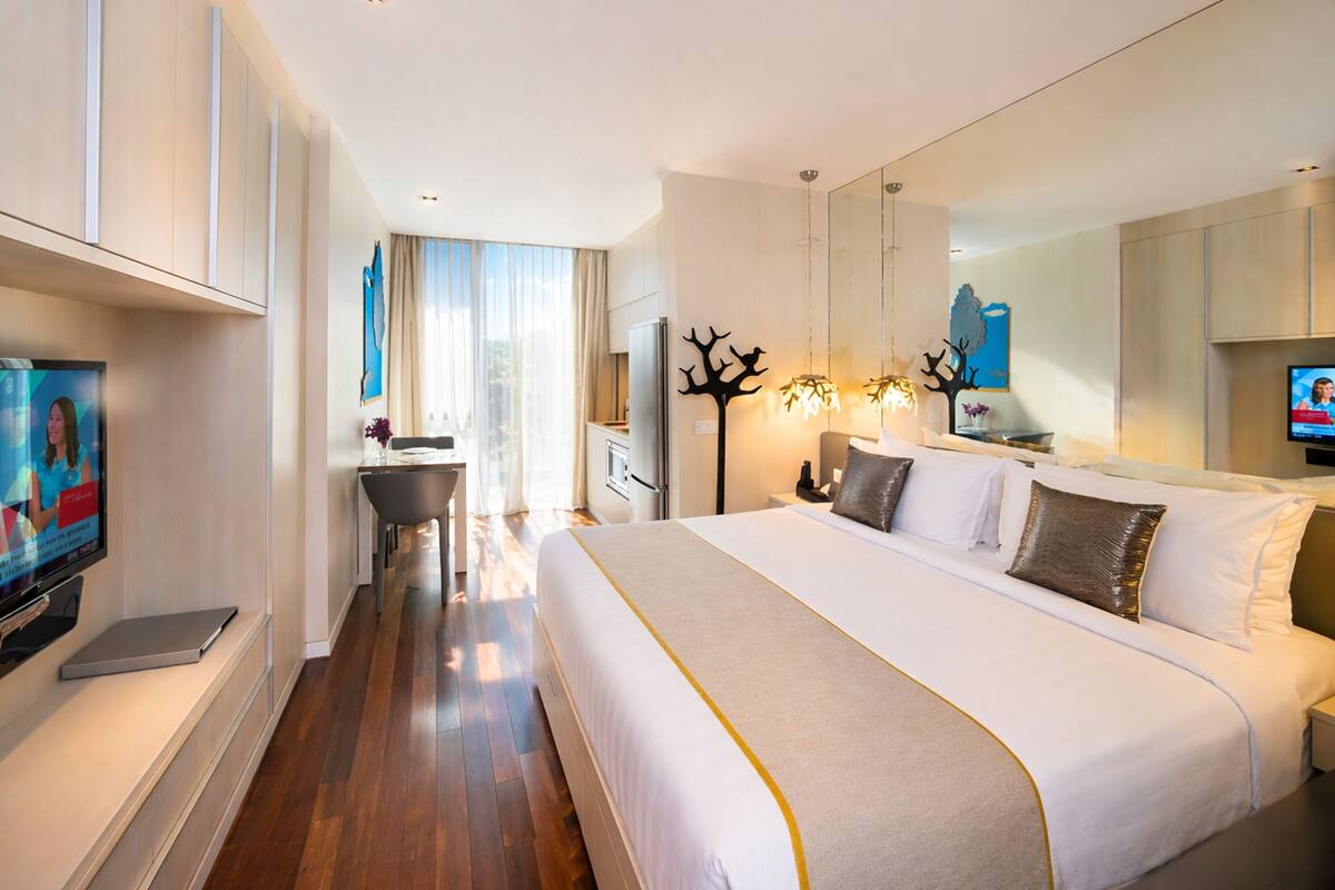Premier King Studio Type 1 | ตู้นิรภัยในห้องพัก, โต๊ะทำงาน, พื้นที่ทำงานแบบใช้แล็ปท็อป