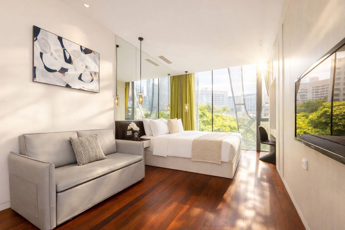 Deluxe King Studio With Sofa | ตู้นิรภัยในห้องพัก, โต๊ะทำงาน, พื้นที่ทำงานแบบใช้แล็ปท็อป