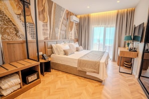 Iron/ironing board, free WiFi, bed sheets