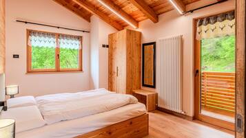 6 bedrooms, travel crib, free WiFi