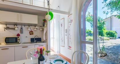 Stunning private villa for 2 people with WIFI, A/C, TV, patio and parking