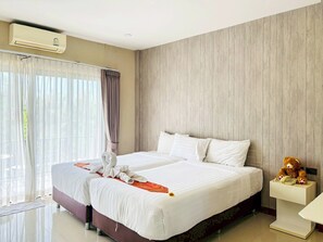 Chambre Double ou avec lits jumeaux, vue piscine