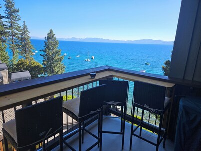 3-bedroom newly renovated condo with beautiful views of Lake Tahoe. Pet Friendly