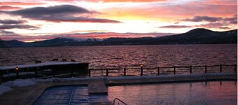 3-bedroom newly renovated condo with beautiful views of Lake Tahoe. Pet Friendly
