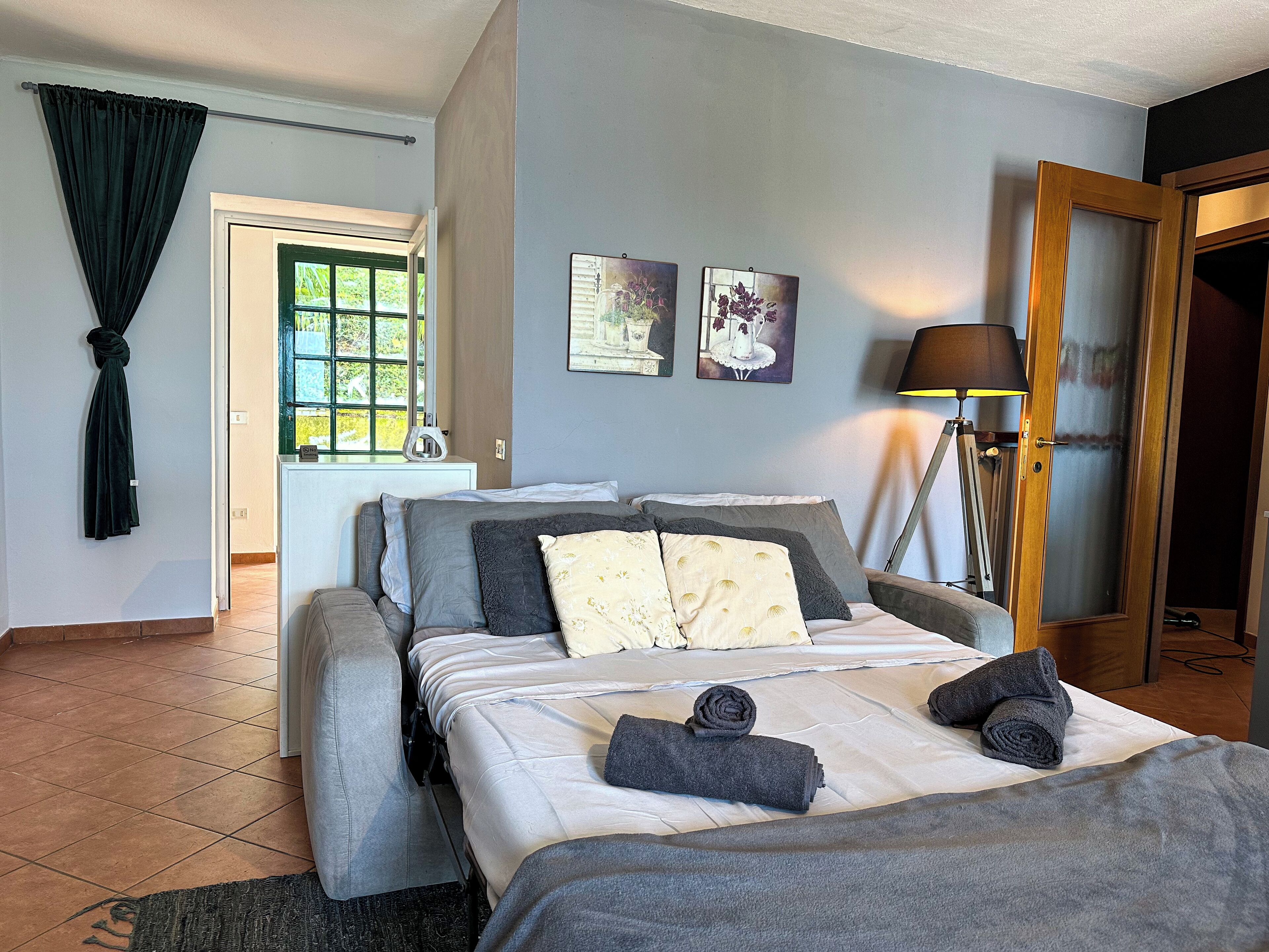 1 bedroom, desk, free WiFi, bed sheets