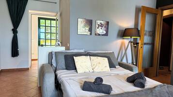 1 bedroom, desk, free WiFi, bed sheets