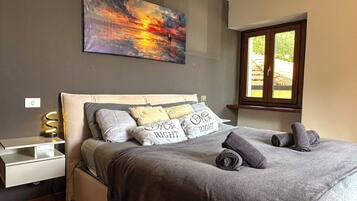 1 bedroom, desk, free WiFi, bed sheets