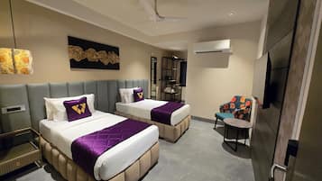 Executive Twin Room | In-room safe, iron/ironing board