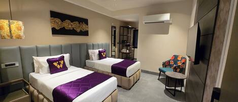 Executive Twin Room | In-room safe, iron/ironing board